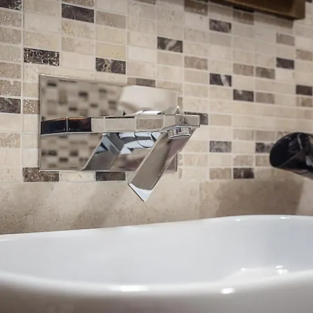 ドムス アンティカ ゲストハウス 4*